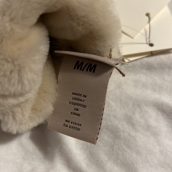 UGG Shearling and Sheepskin Gloves - Picture 4 of 4